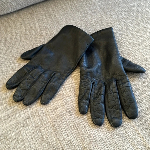 Leather gloves by Superb size 7.5 a luxury leather company in Italy